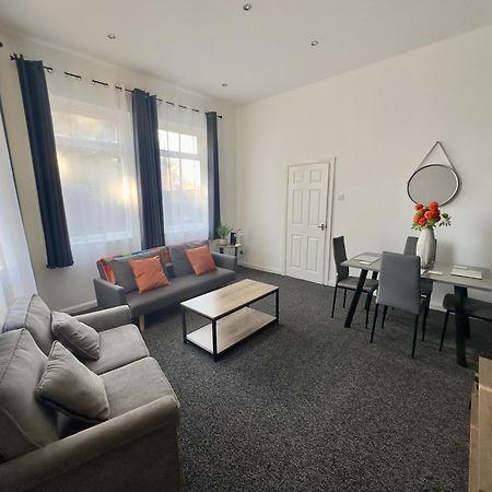 Large Ground Floor Apartment - South Shields - 3 Minutes From South Tyneside Hospital, 8 Minutes From Beach المظهر الخارجي الصورة