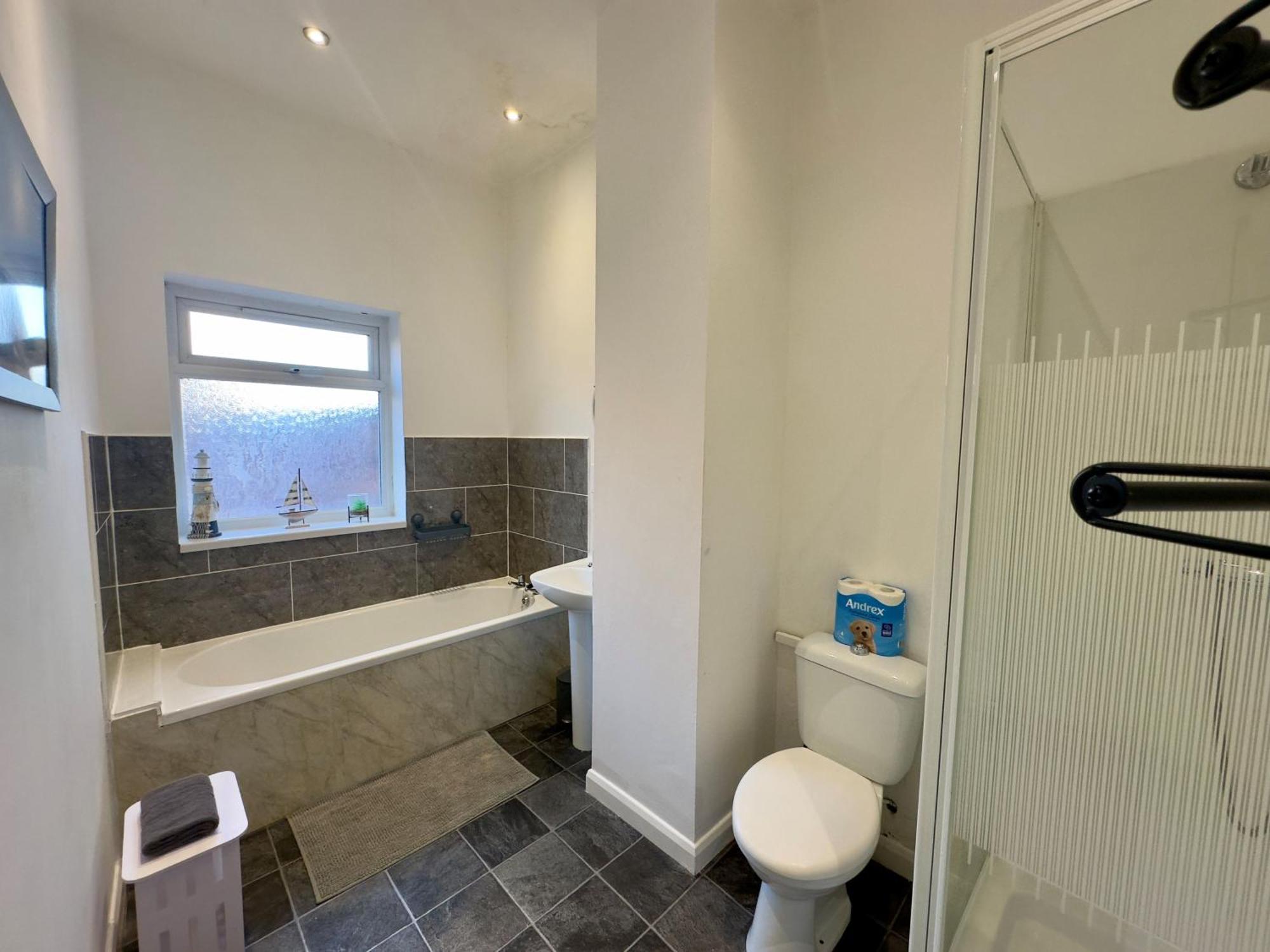 Large Ground Floor Apartment - South Shields - 3 Minutes From South Tyneside Hospital, 8 Minutes From Beach المظهر الخارجي الصورة